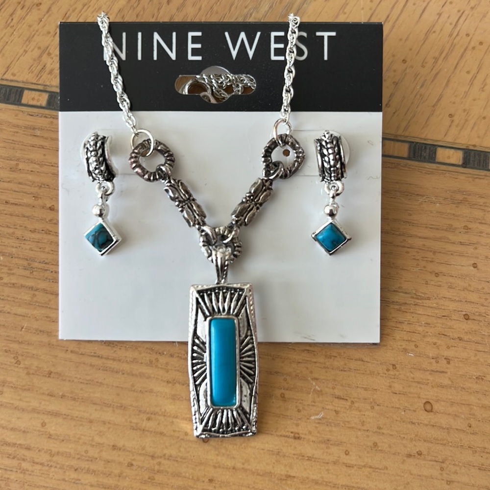 NINE WEST NECKLACE SET